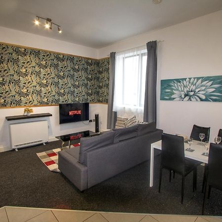 Ideal For Groups - 2 Bedroom Apartment - Free Parking, Transit Links, Close To Stadiums Manchester Exteriör bild