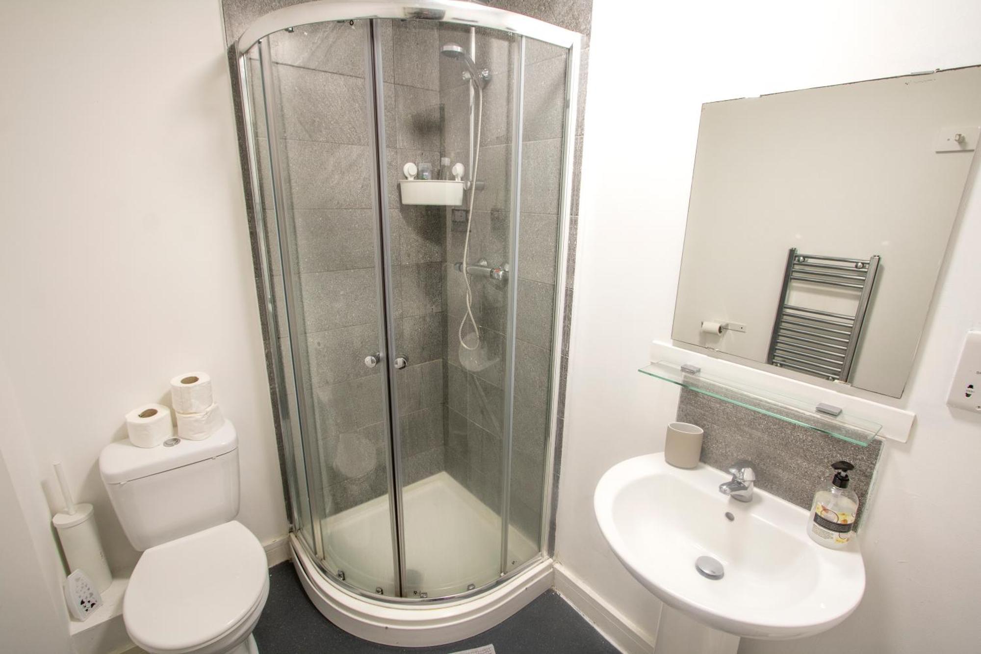 Ideal For Groups - 2 Bedroom Apartment - Free Parking, Transit Links, Close To Stadiums Manchester Exteriör bild